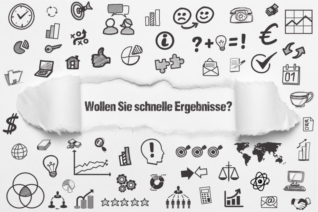 Weiße Oberfläche mit zerrissenem Papier, das die Frage ‚Wollen Sie schnelle Ergebnisse?‘ enthüllt, umgeben von Symbolen wie Diagrammen, Zahnrädern, einer Glühbirne und anderen Geschäftssymbolen. Fragen rund um das Thema Mentaltraining